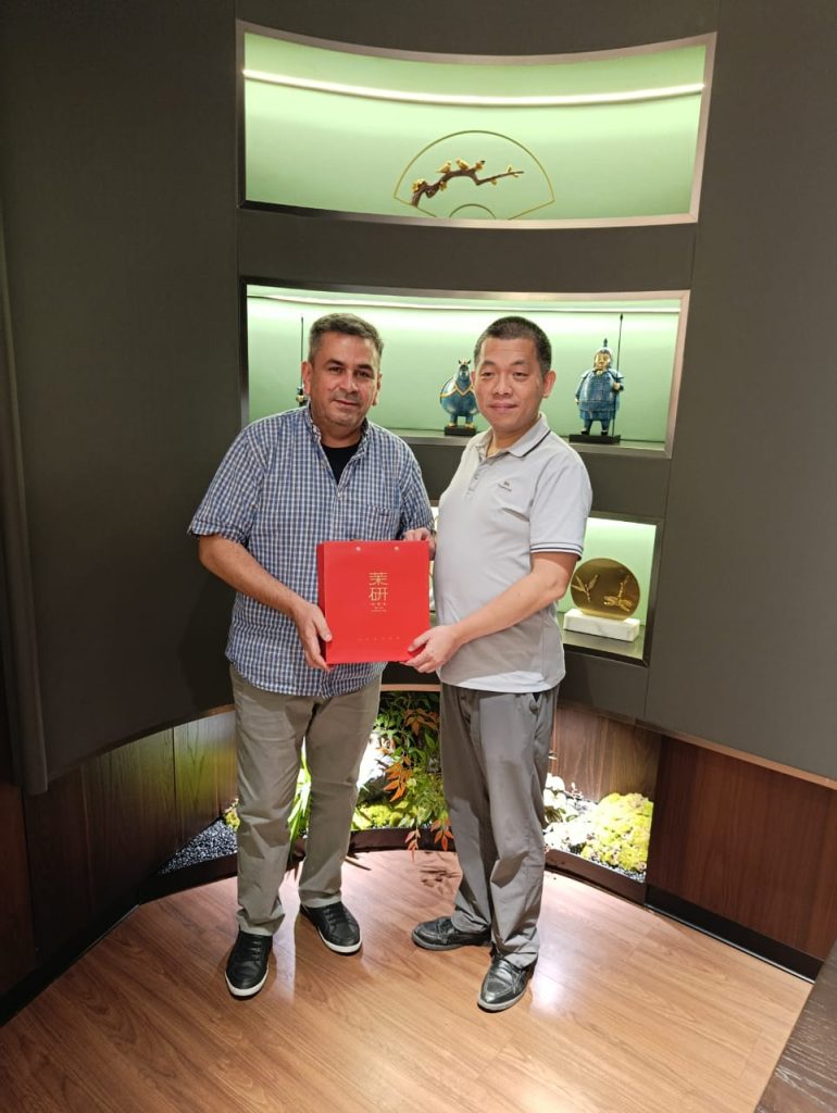 Isidro Morel impulsa lazos comerciales y educativos en misión oficial a China