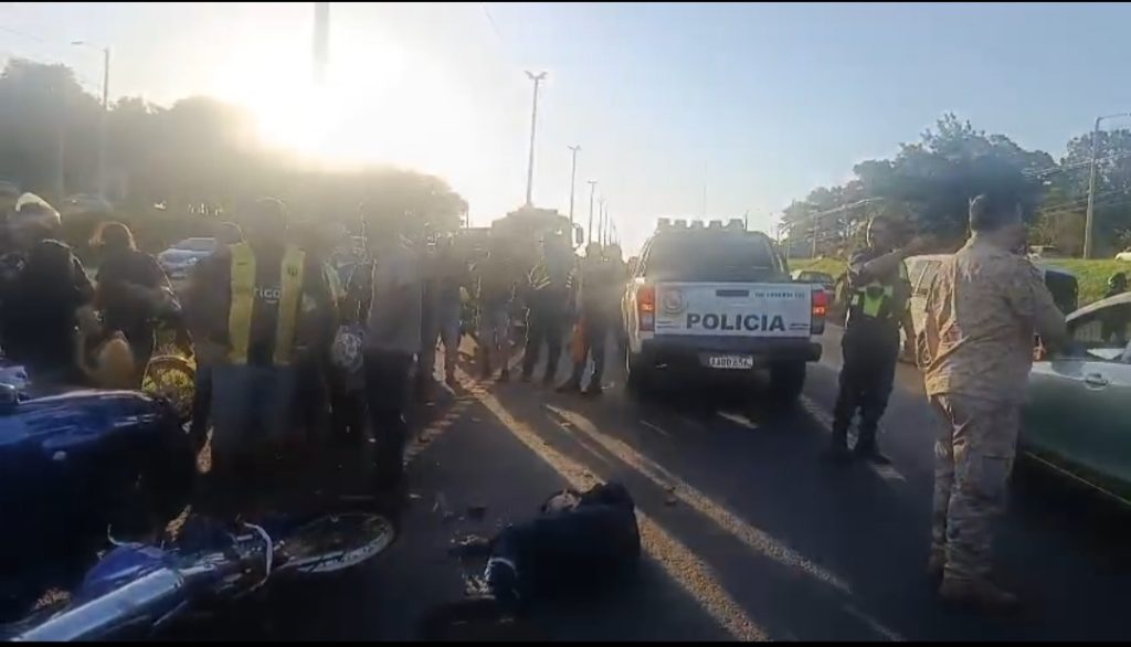 Joven fallece en choque de motocicleta contra camión grúa en el km 7,5 de la Ruta PY02